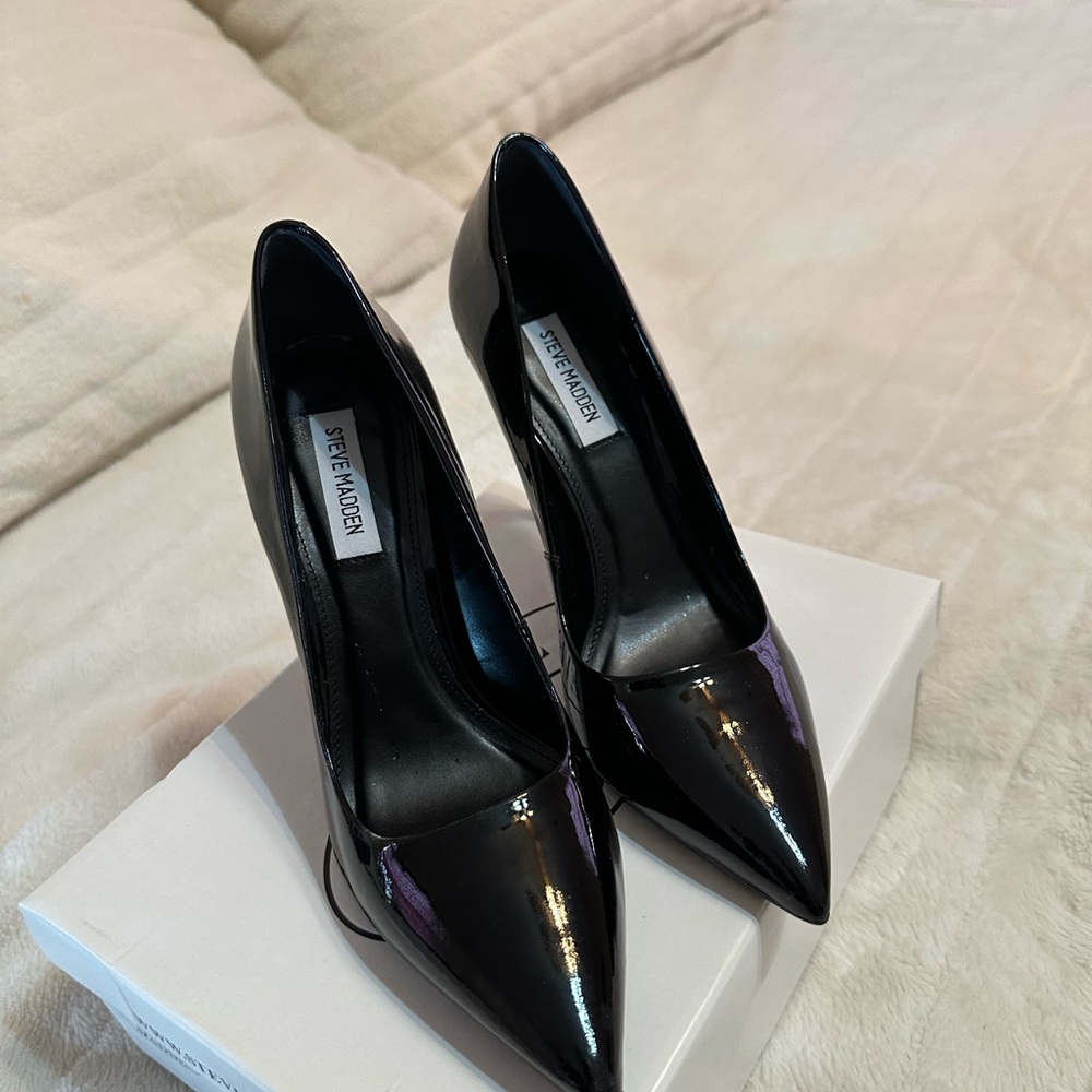 Steve Madden Black Patent Pointed Stiletto Pumps - Picture 2 of 4